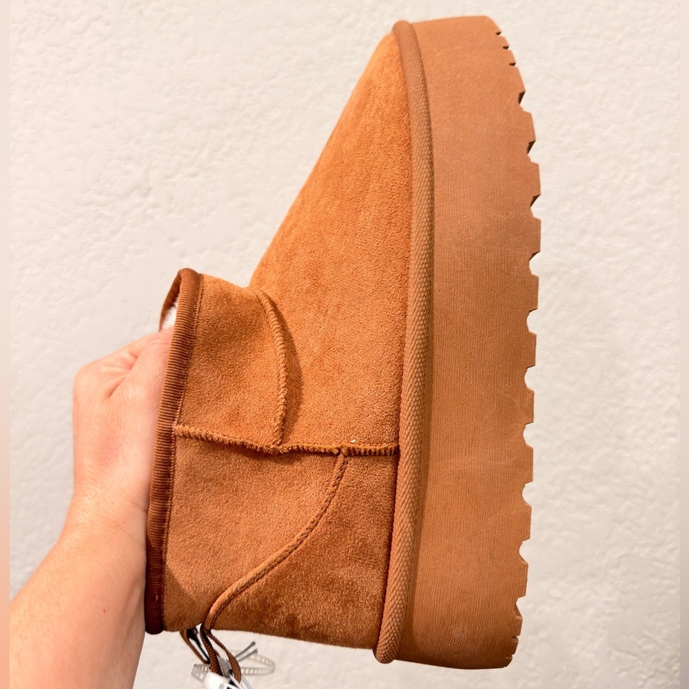 Olivia + Kate Low Slung Faux Fur Lined Platform booties Sz 10 terracota color